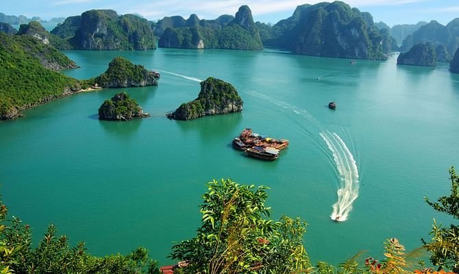 Grand Vietnam 9 Days Vacations  2N HCMC 3N DANANG 3N HANOI